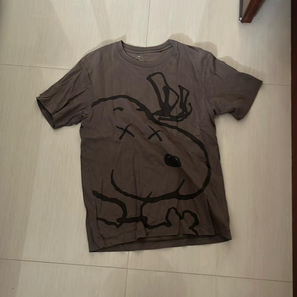 KAWS x UNIQLO / GRAY BEIGE / TSHIRT / SMALL